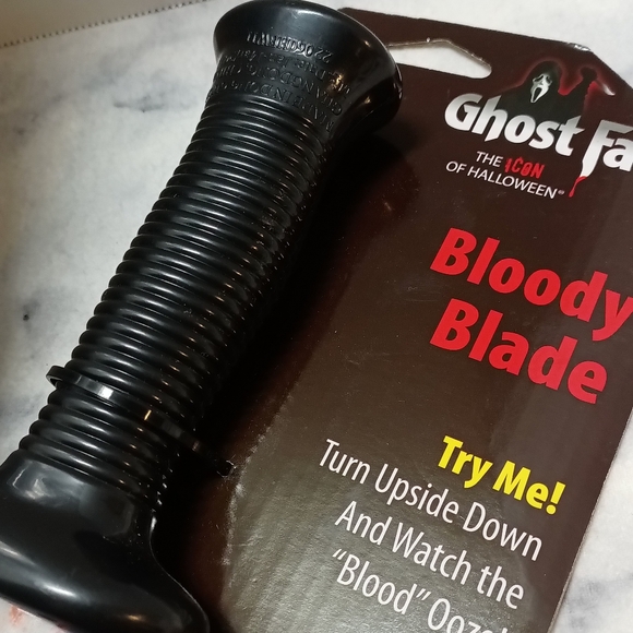 Ghost face scream child hooded robe and plastic bloody blade condition is new - Picture 11 of 12